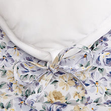 Load image into Gallery viewer, AmazonBasics Microfiber 3-Piece Quilt/Duvet/Comforter Cover Set - Queen, Blue Floral - with 2 pillow covers - Home Decor Lo