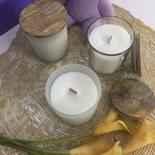 Load image into Gallery viewer, Crackling Wood Wick Scented Candle in Clear Jar with Lid