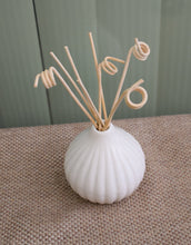 Load image into Gallery viewer, Pure Source India Garlic Design Ceramic Pot,Reed Diffuser Pot, with 8 pcs Reed Sticks, Capacity of This Ceramic Vase is About 150 ML - Home Decor Lo